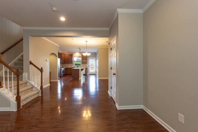 Building Photo - GORGEOUS Well maintained Two Bedroom Townh...