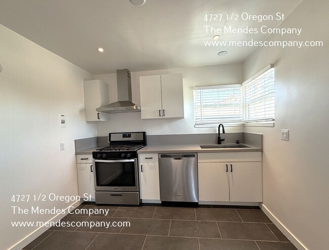Building Photo - 4727 1/2 Oregon St.-