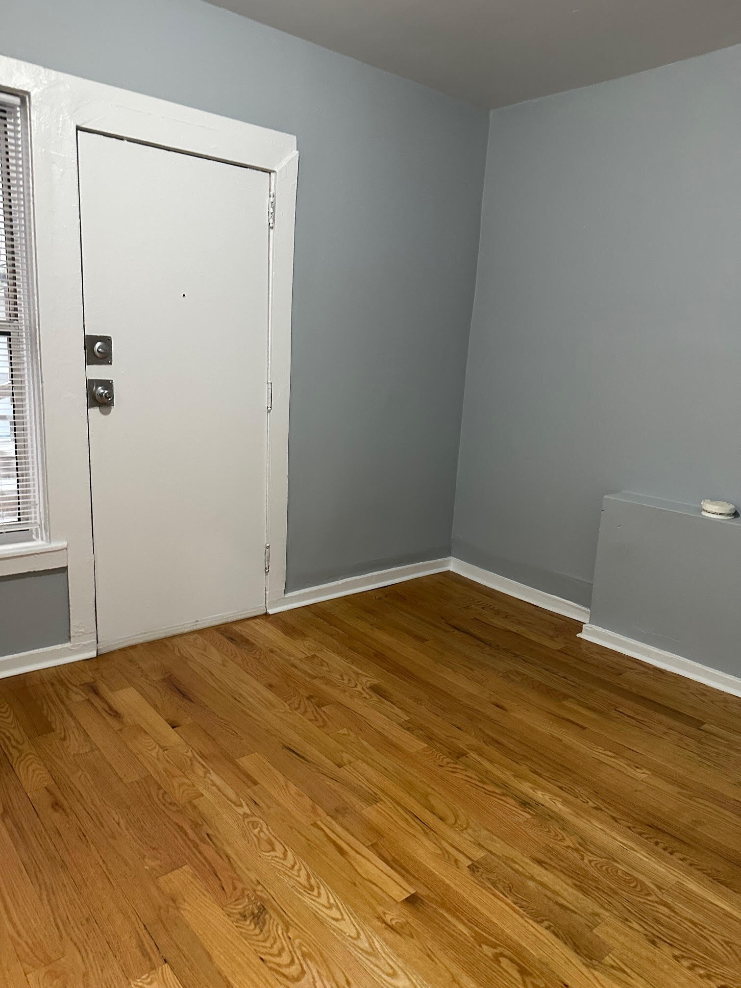 Building Photo - 5666 N Ridge Ave