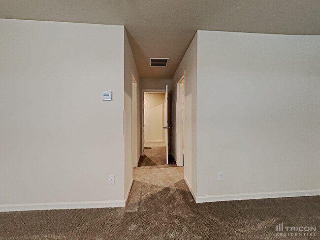 Building Photo - 806 Golden Bell Wy