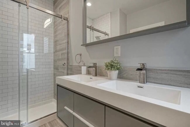 Building Photo - 1917 Pierce St