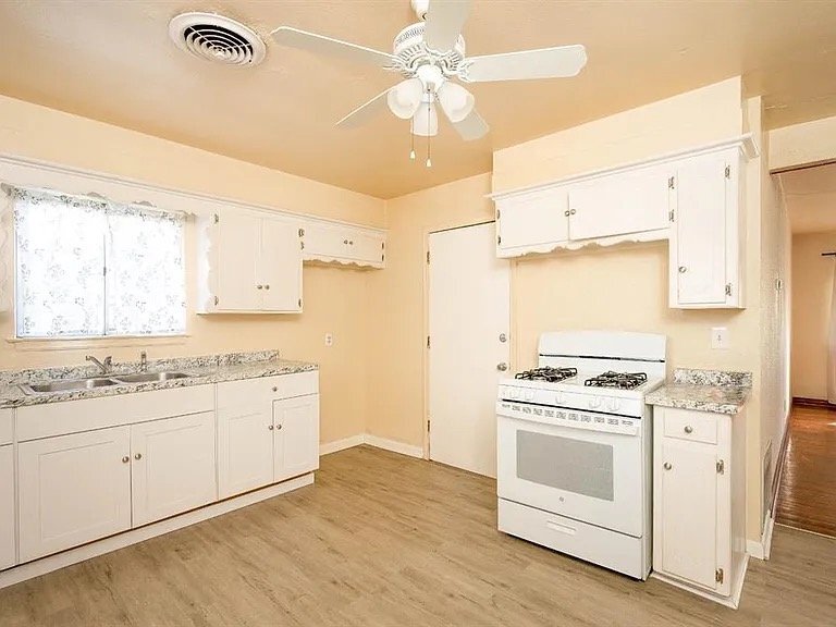 Building Photo - 9909 N McKinley Ave