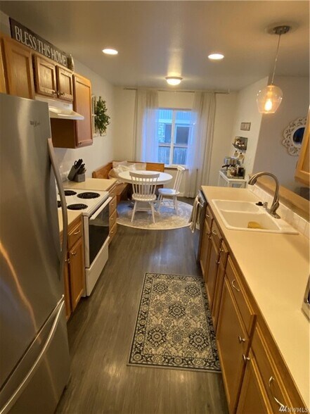 Kitchen Staged - 328 S Dunham Ave