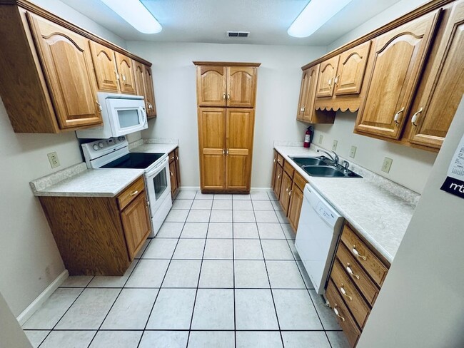 Building Photo - 325 Franklin Terrace