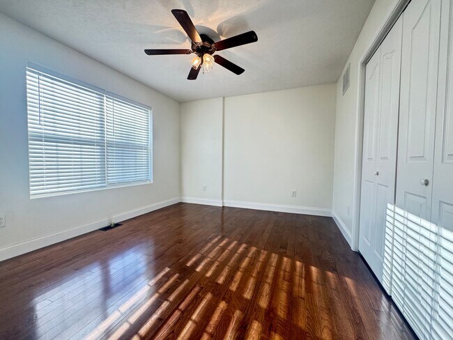 Building Photo - WELCOME HOME!