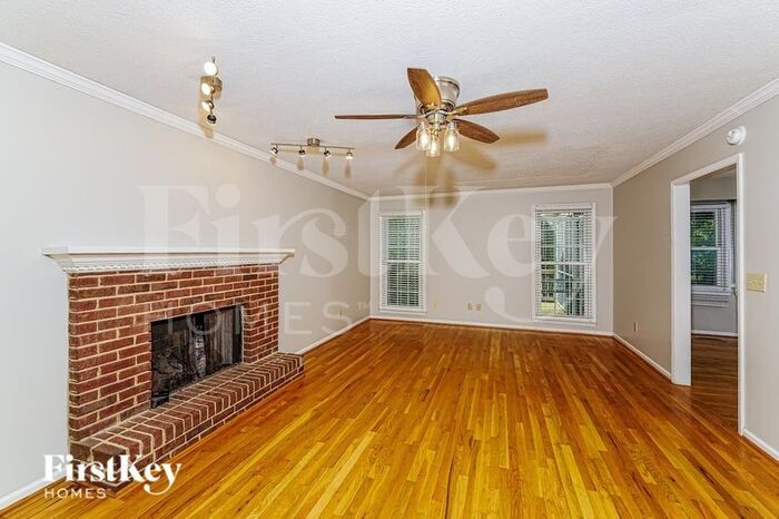 Building Photo - 1313 Colonial Way