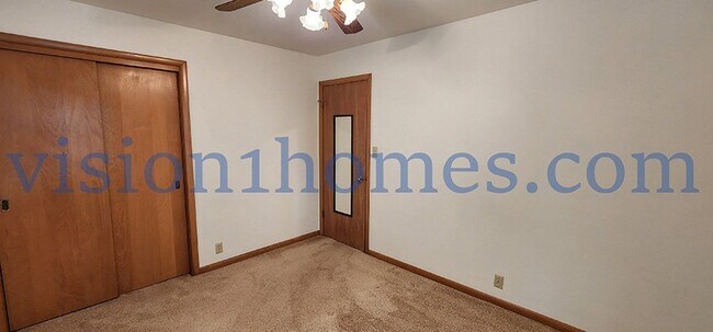 Building Photo - 913 W Murphy St