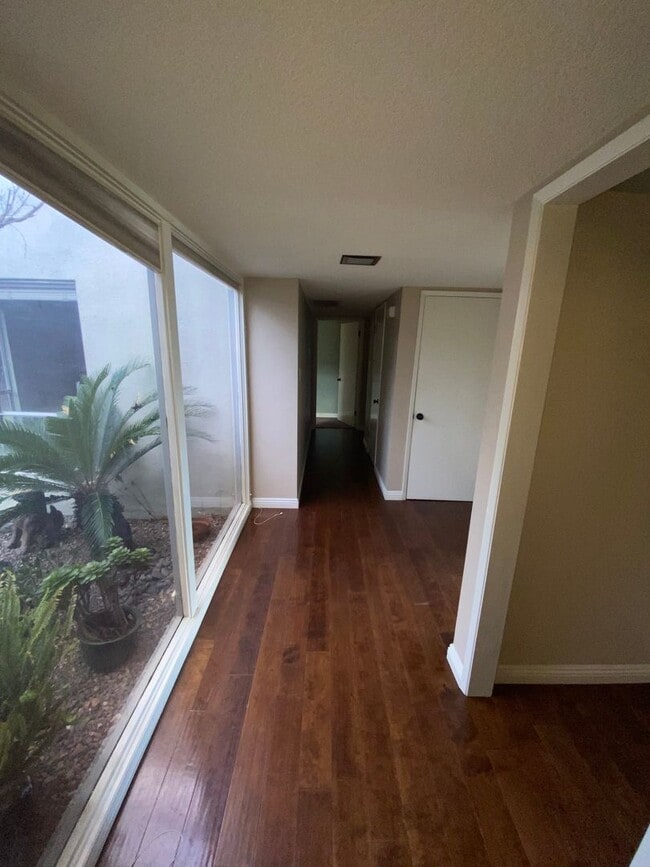 Building Photo - 55 and OLDER KERN CITY 2 BED UPDATED HOME