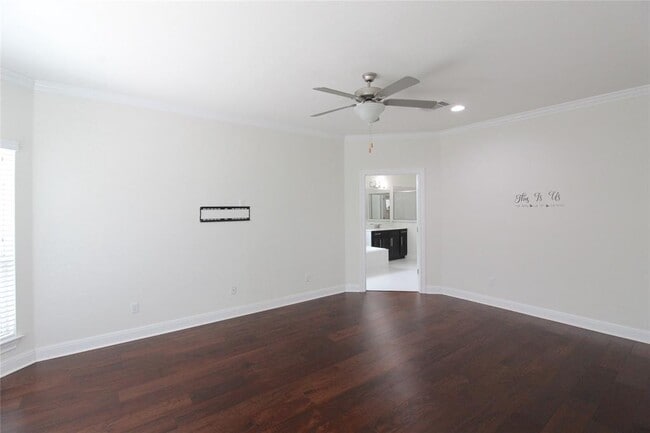 Building Photo - 5800 Viejo Dr