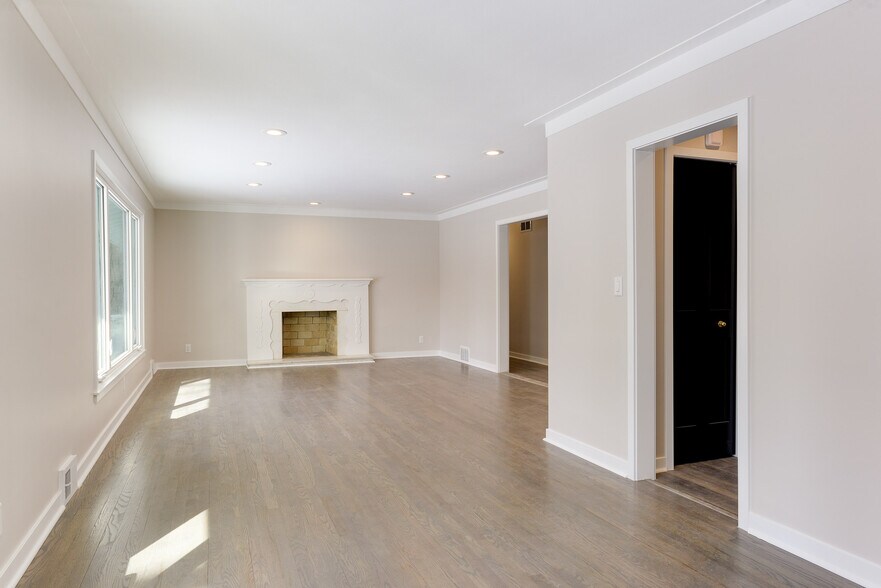 Building Photo - 1943 Regent Ave N