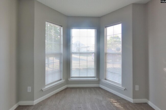 Building Photo - 819 Chablis Dr