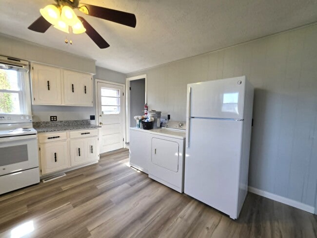 Building Photo - 406 Grove Pl