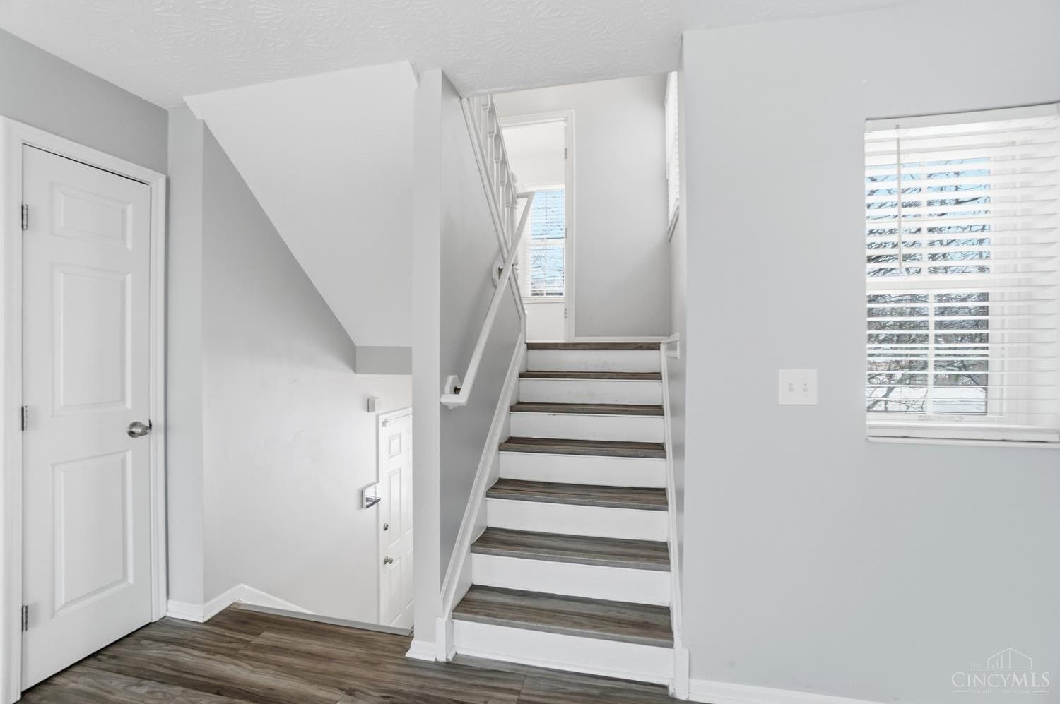 Building Photo - 3595 Harvey Ave