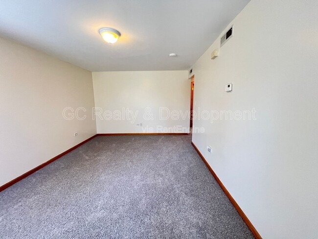 Building Photo - 12870 S Green St