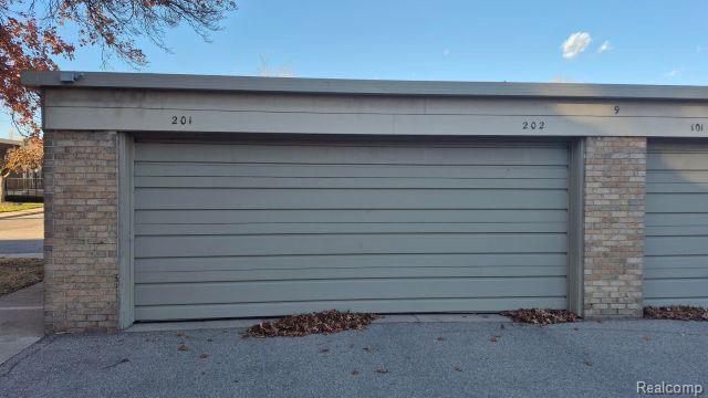 Building Photo - 16245 Roanoke St