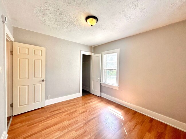 Building Photo - Three Bedroom Home in Muskegon