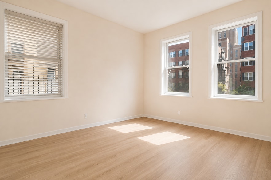 Building Photo - 302 W 98th St