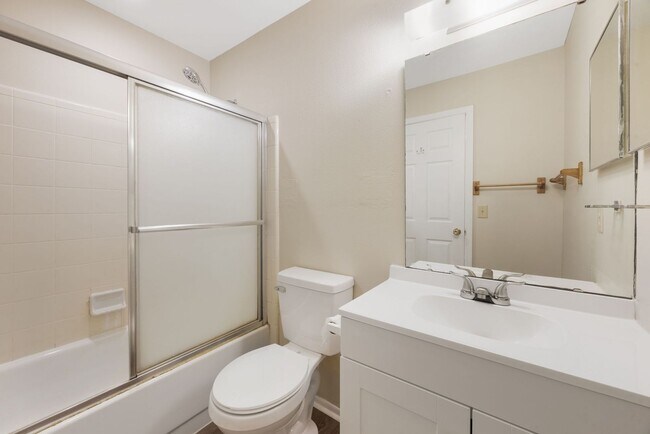 Building Photo - New Winter Garden Rental