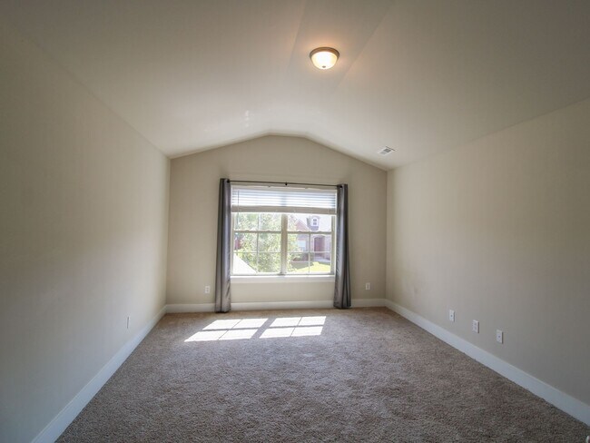 Building Photo - Great Location near Edgewater and Toyota F...