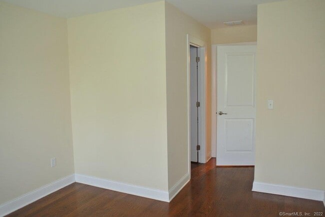 Building Photo - 140 Kyles Way