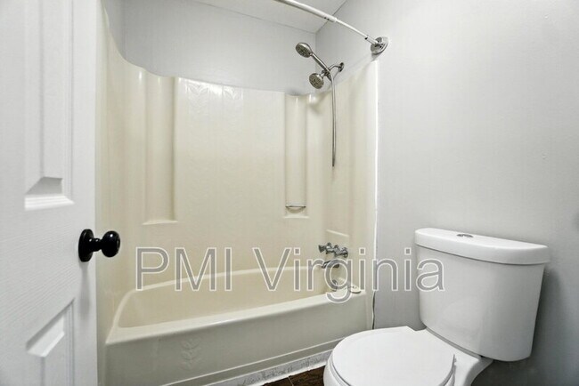 Building Photo - 5489 Glenville Cir
