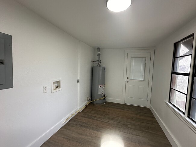 Building Photo - 1900 College Ave