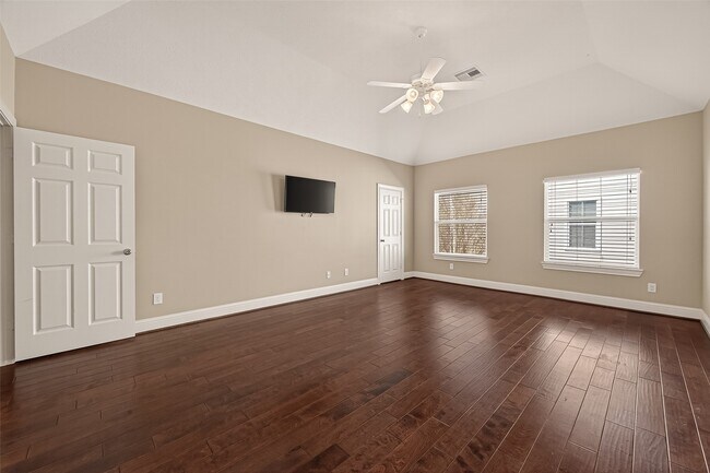 Building Photo - 5708 Petty St