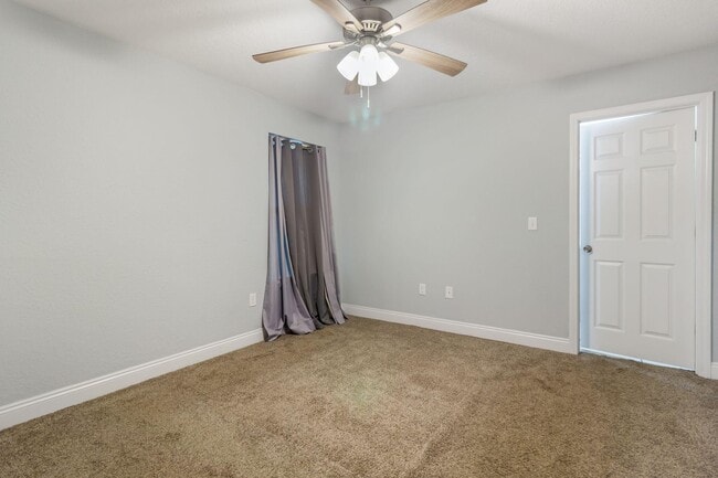 Building Photo - 515 Grand Ridge Dr