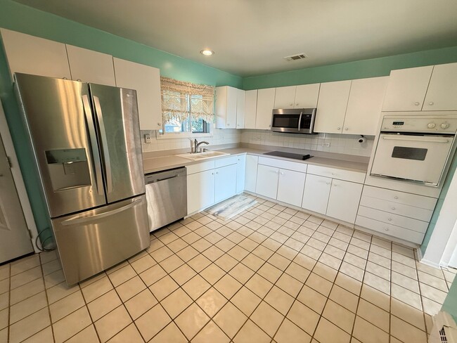 Building Photo - 4602 Sycamore Ln