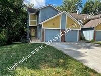 Building Photo - Spacious Duplex in Lee's Summit-Available ...