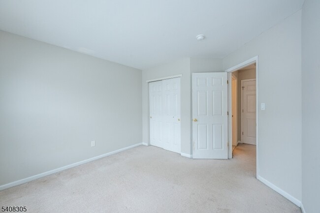 Building Photo - 63 Hickory Way