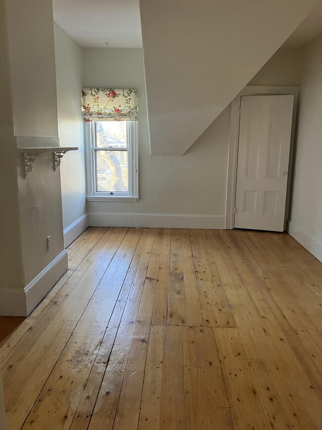 Building Photo - 322 Spring St