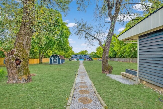 Building Photo - 562 Neelys Bend Rd