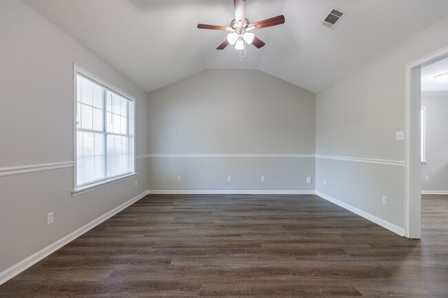 Building Photo - 3 Bedroom/2 Bath Home in Remerton