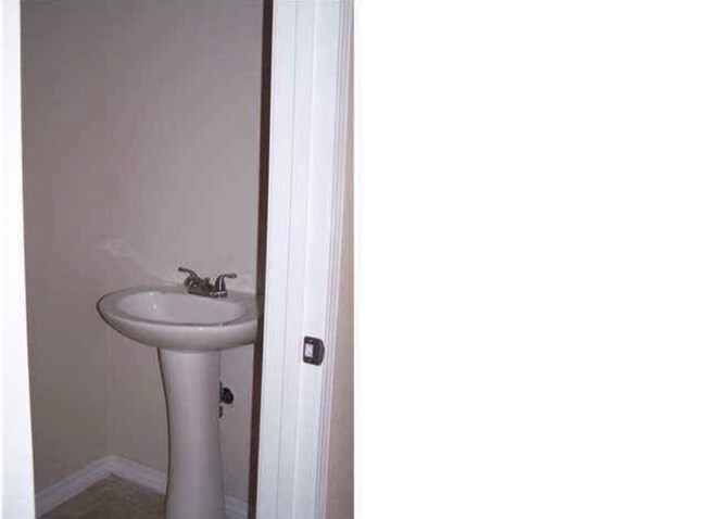 Building Photo - 992 Leigh Ann Ln