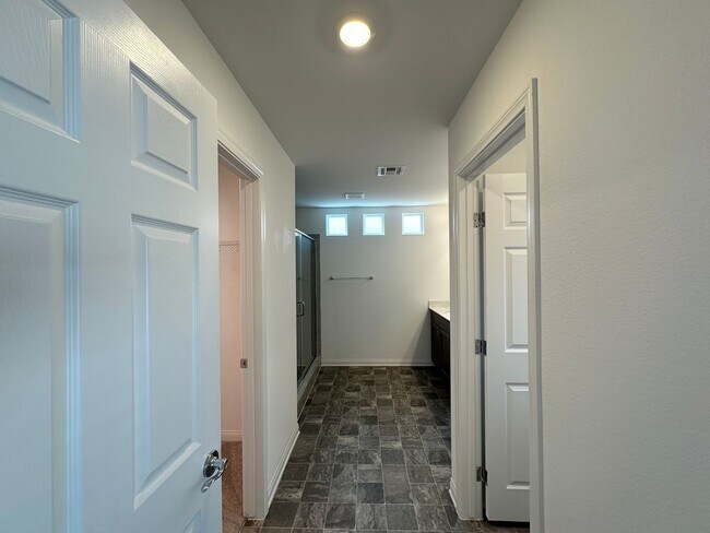 Building Photo - Robindale & Westwind