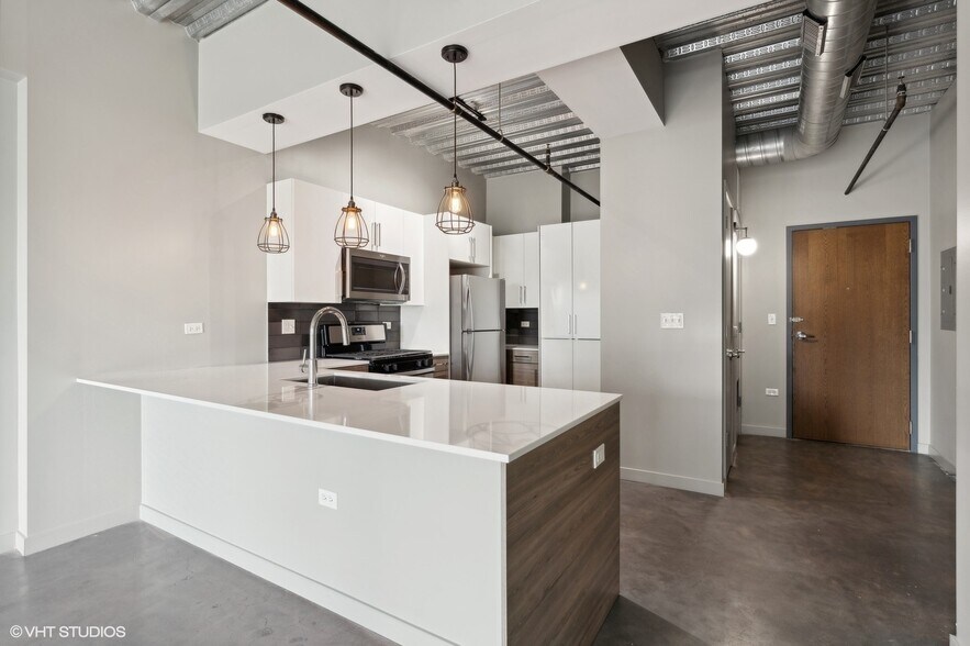 Building Photo - 1243 N Milwaukee Ave