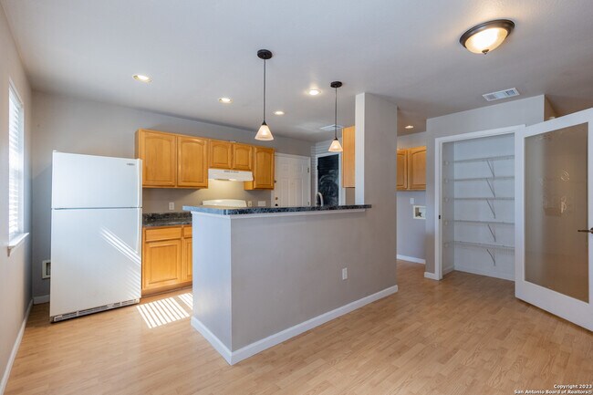 Building Photo - 3727 Aragon Dr