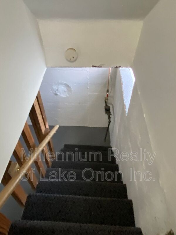 Building Photo - 638 Joslyn Ave