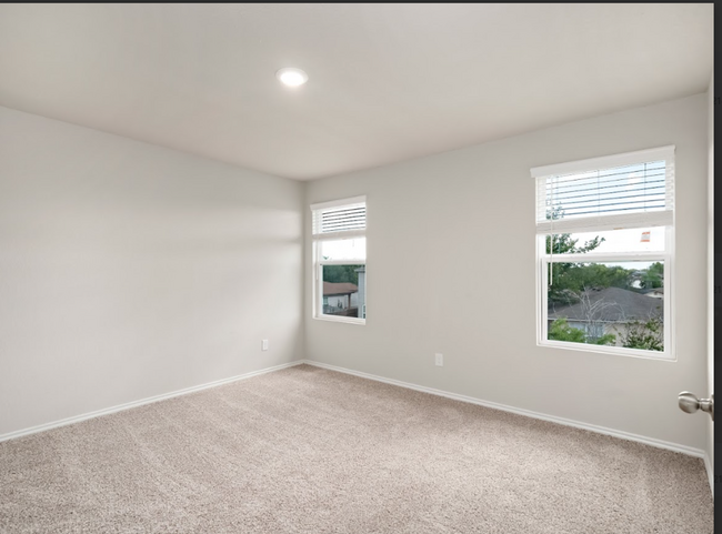 Building Photo - New Unit Available for Rent! Move In Speci...