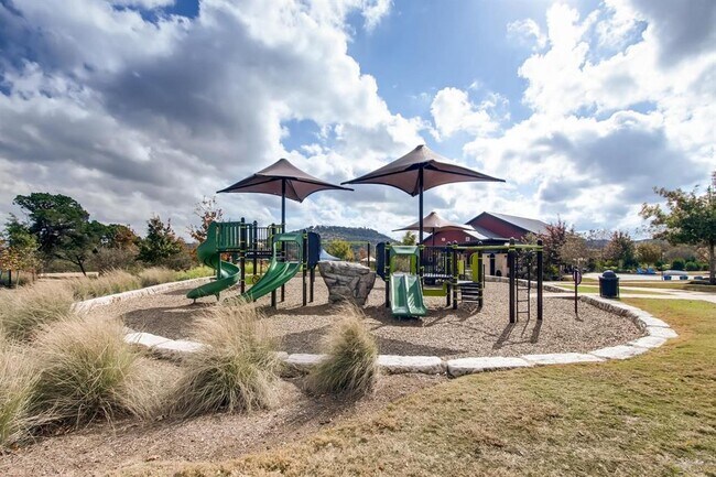 Building Photo - 303 Highland Village Cove