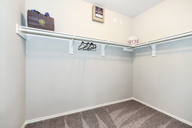 Building Photo - 106 Elm