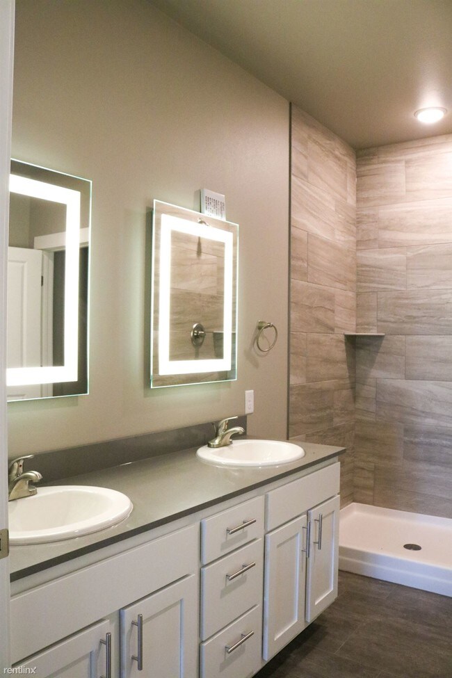 Building Photo - 2 br, 2 bath  - Maplewood Townhomes