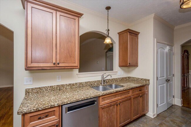 Building Photo - 1661 Jamestown Ave