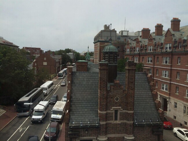 Building Photo - 40 Bow St