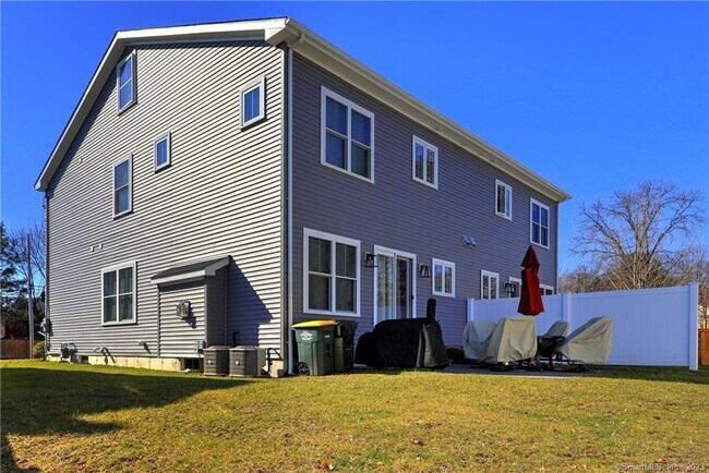 Building Photo - 310 Colony St