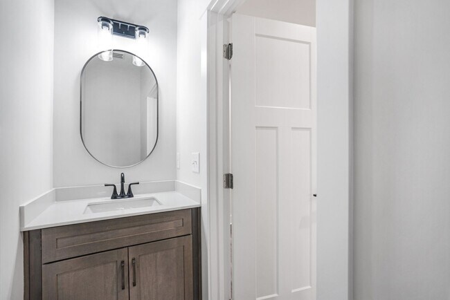 Building Photo - 3 Bedroom Home For Rent Near Dover Road!