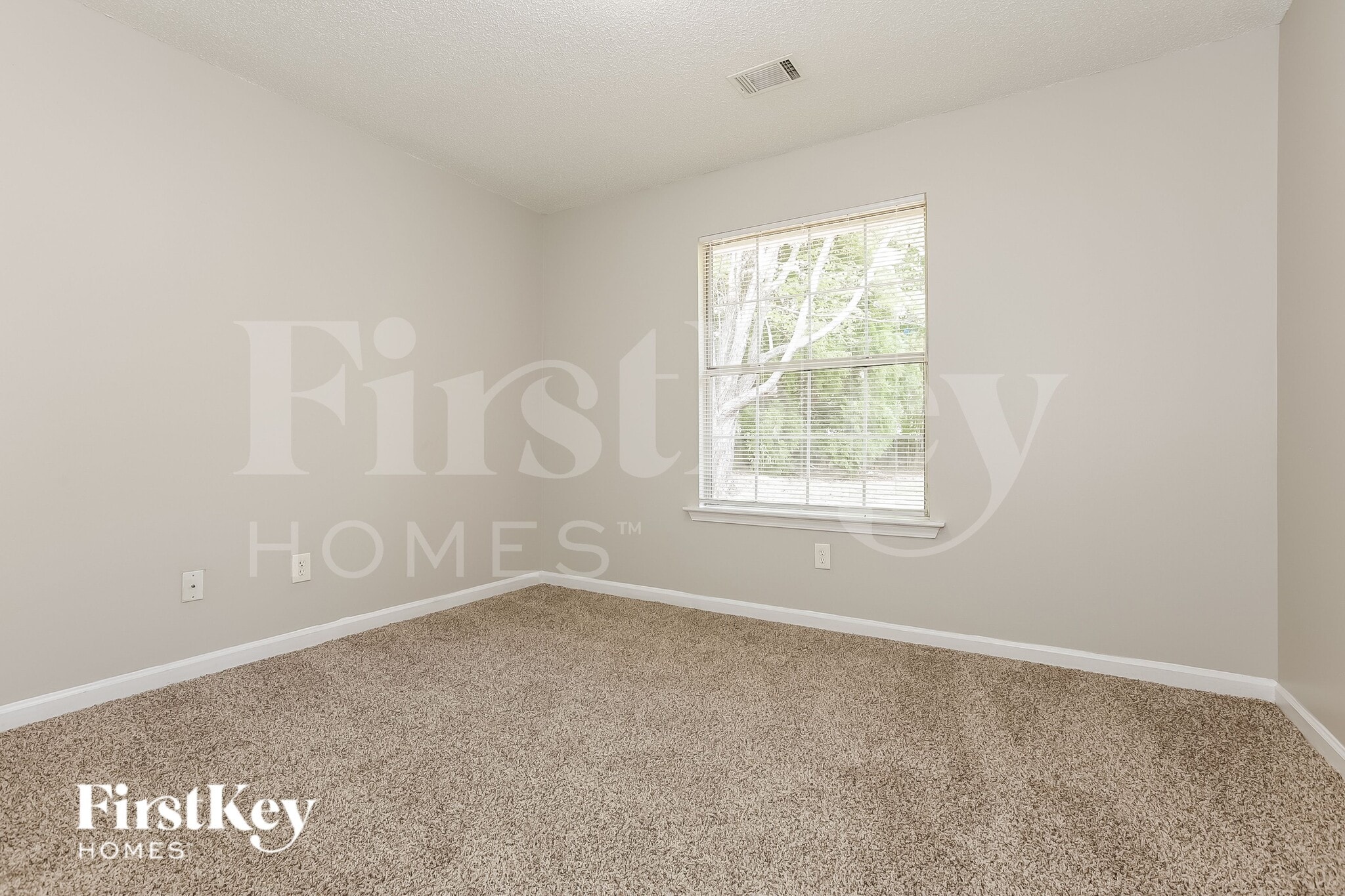 Building Photo - 370 Tait Rd