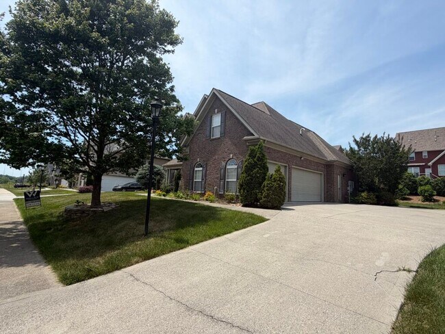 Building Photo - Spacious Executive Home in North Knox Summer Rose Subdivision
