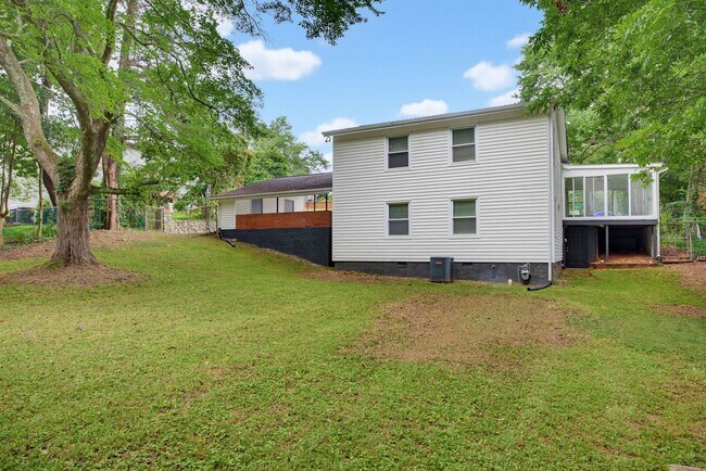 Building Photo - Fantastic Renovation in Smyrna!